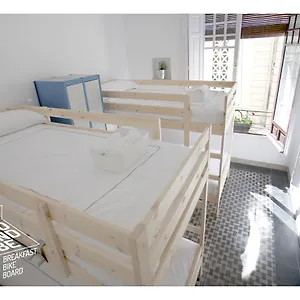 Bed And Be Hostal