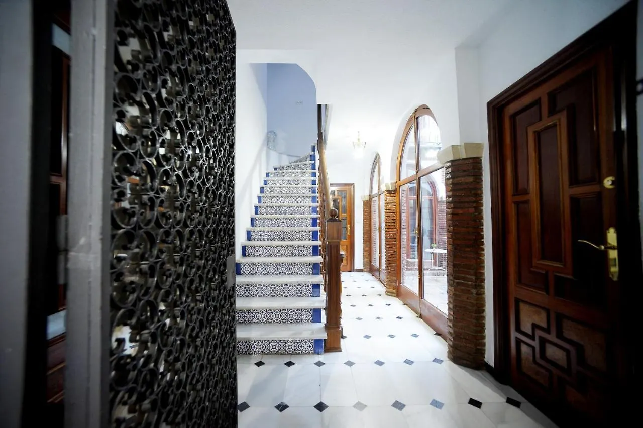 코르도바 San Basilio'S Red House B&B 0*,